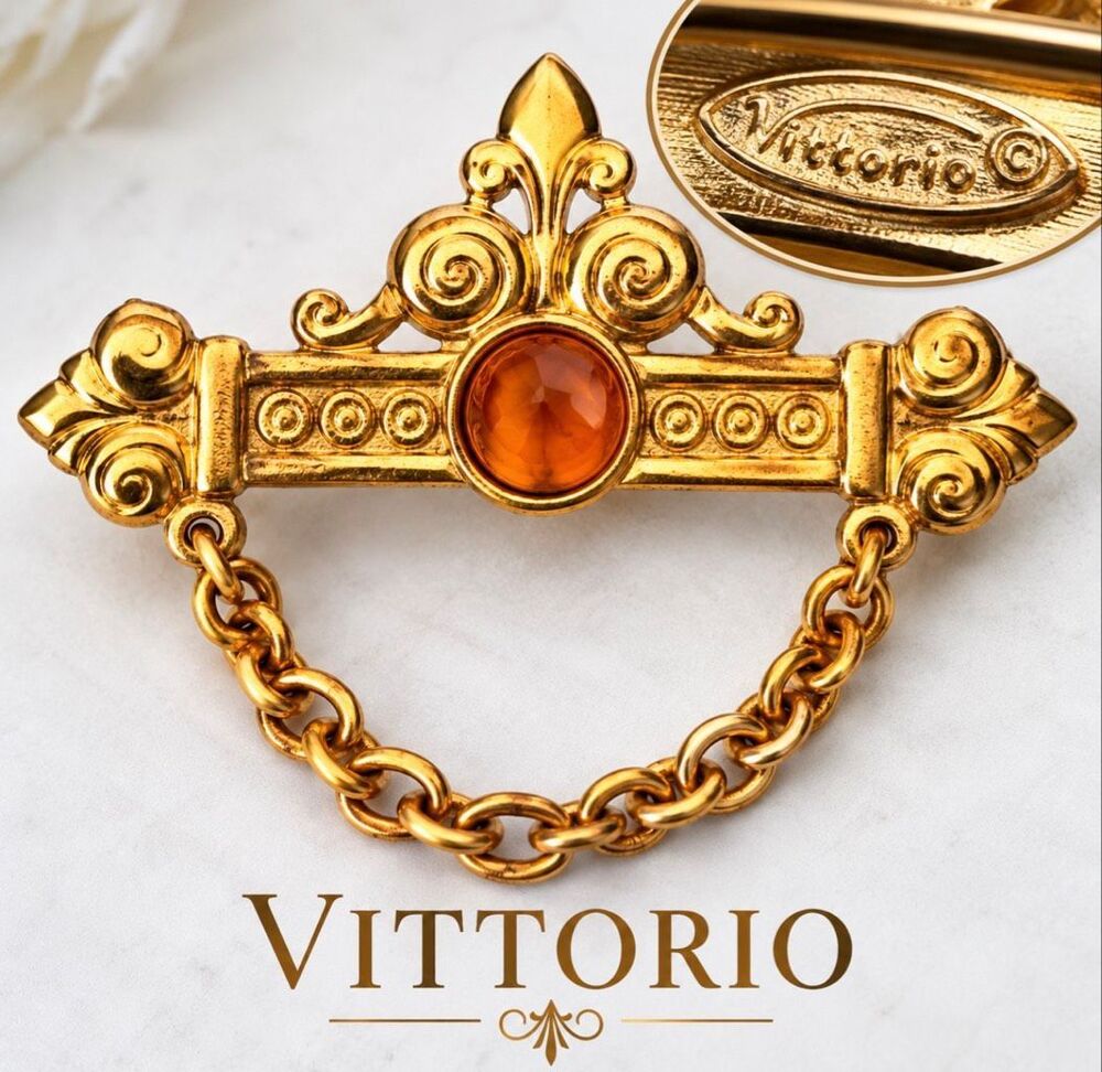 Vintage Vittorio Gold Tone Fleur de Lis Brooch